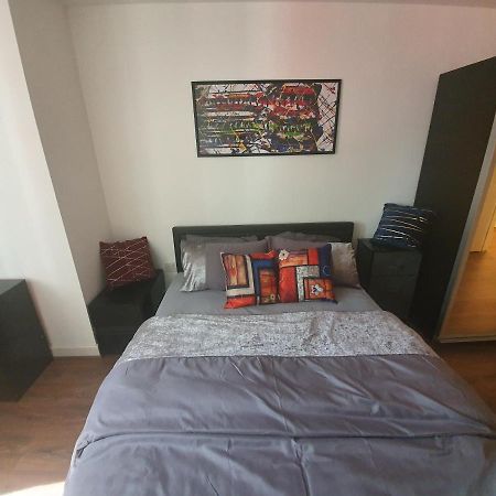Double Room With Shared Bathroom London Kültér fotó