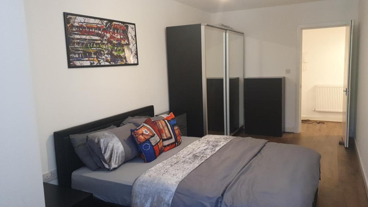 Double Room With Shared Bathroom London Kültér fotó