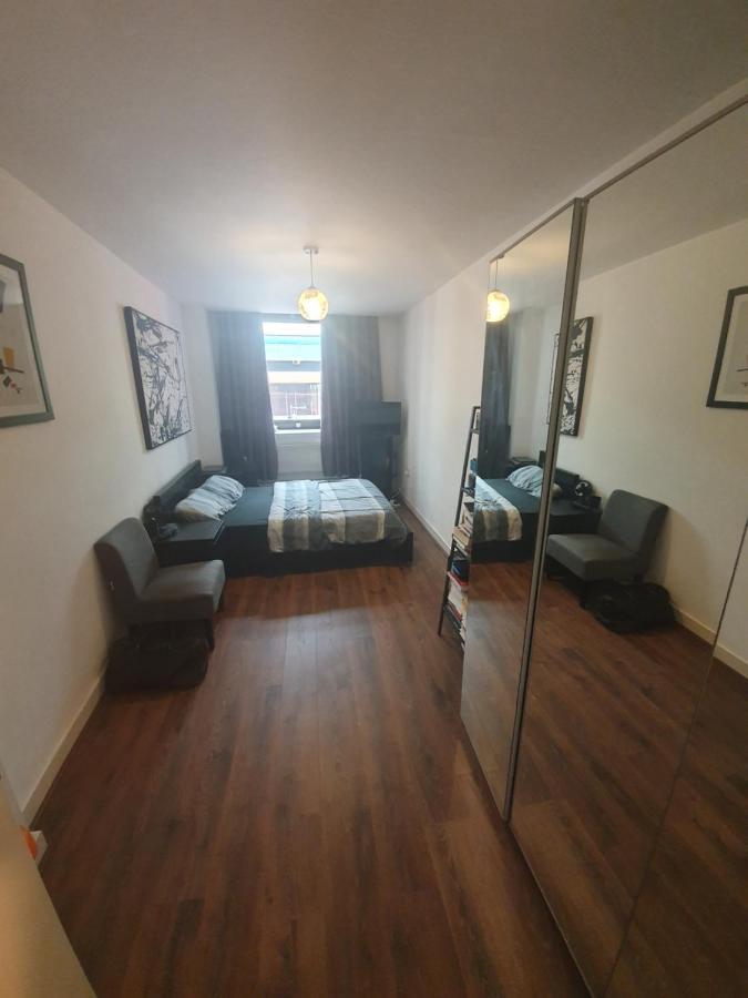 Double Room With Shared Bathroom London Kültér fotó